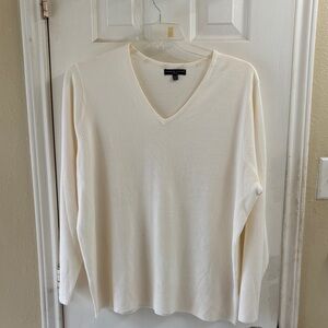 Carolyn TaylorOff-White V-Neck Sweater. Preowned but never worn